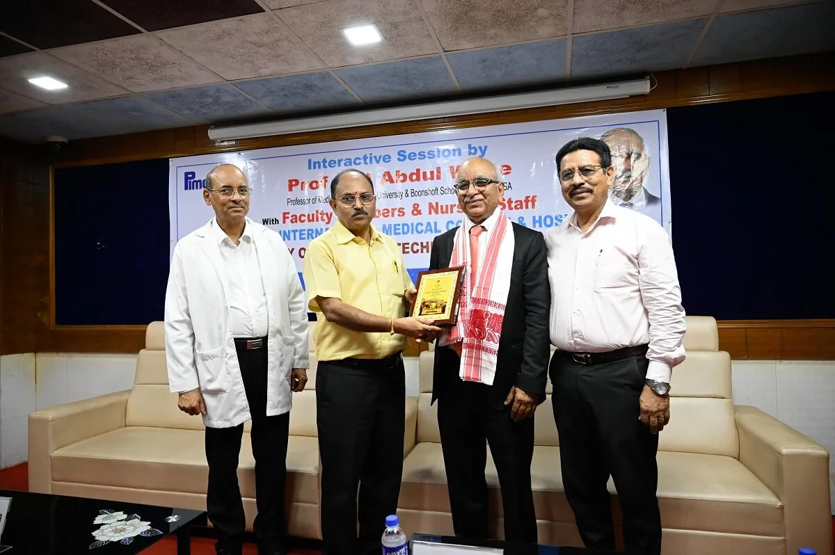 Prof. (Dr.) Abdul Wase, eminent cardiologist from Ohio, USA, being felicitated at USTM today