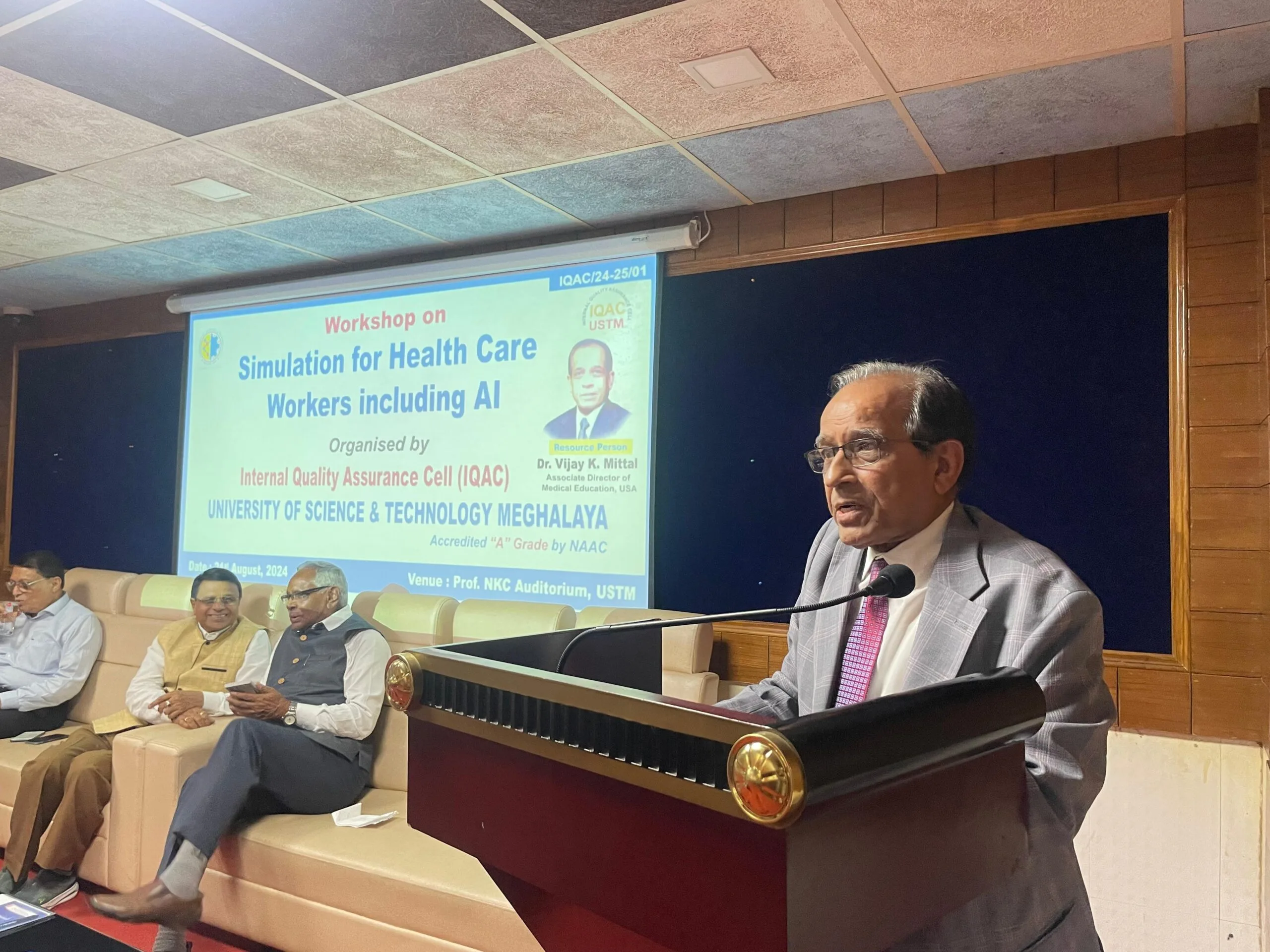 Dr. Vijay K Mittal, Associate Director of Medical Education, USA delivering talk at USTM