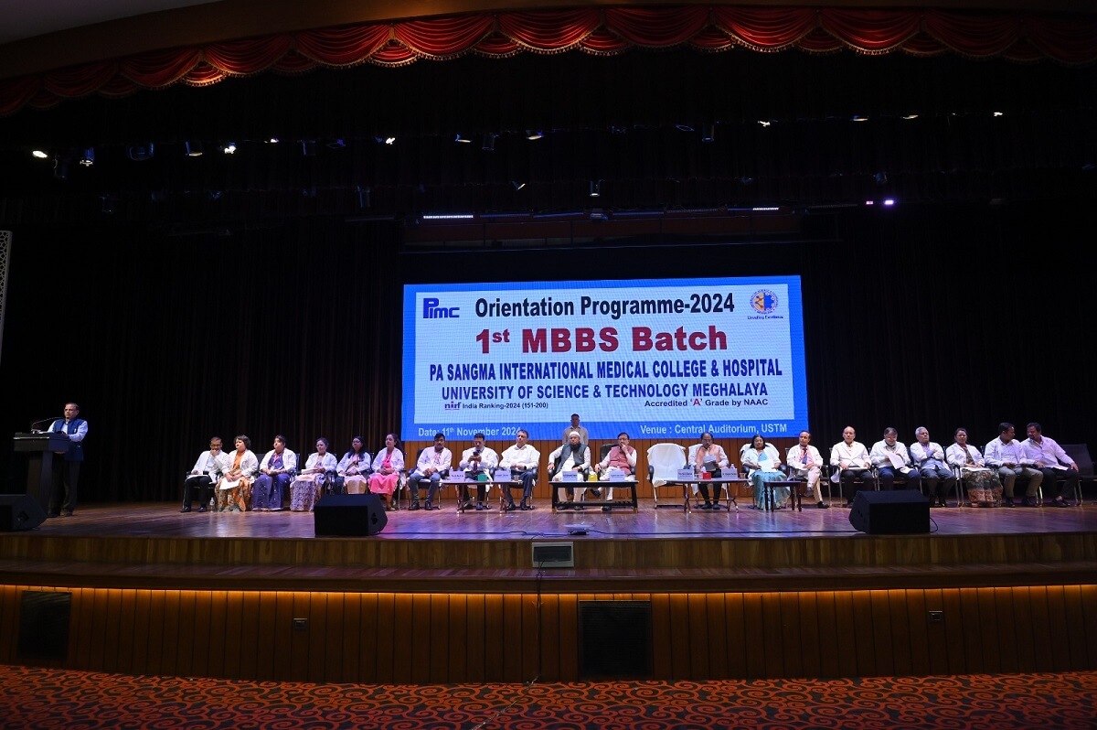 Dignitaries on dais